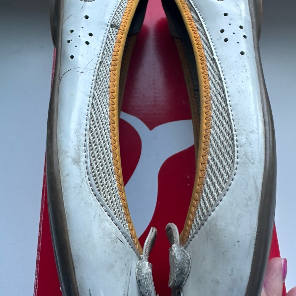 Puma Women's Lt cream ballet flats with Orange Trim. 9 - Picture 6 of 9